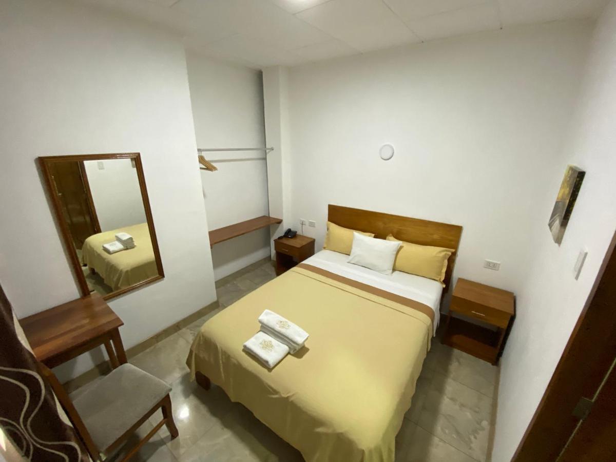 Fitzcarrald Hotel Iquitos Buitenkant foto