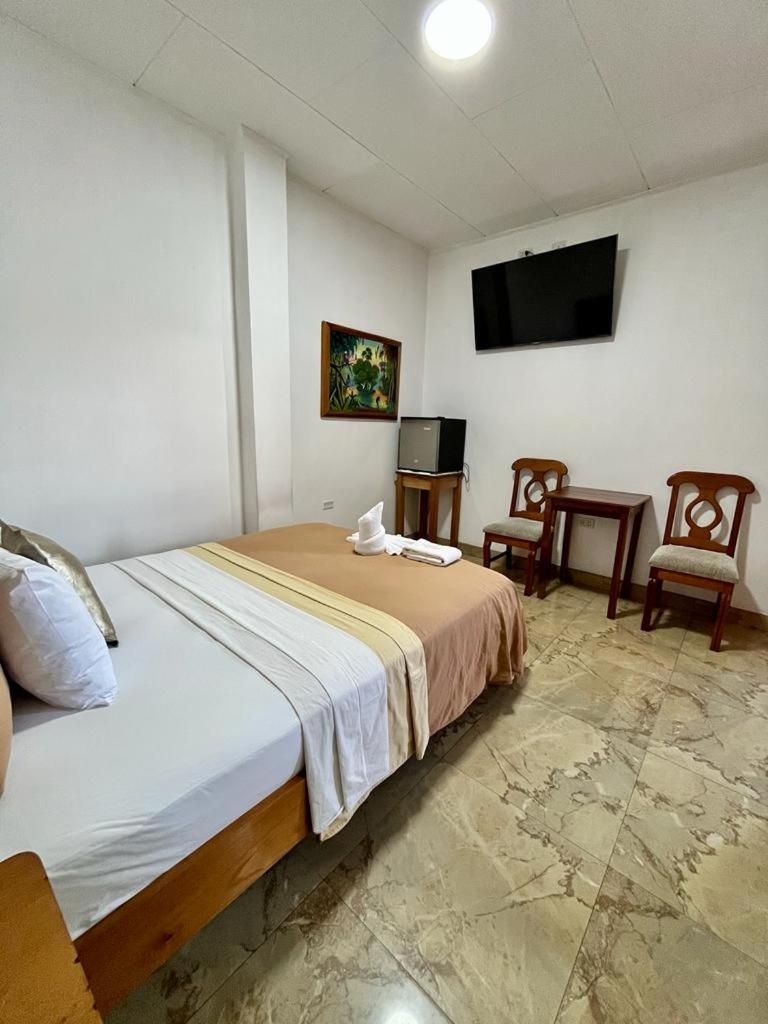 Fitzcarrald Hotel Iquitos Buitenkant foto