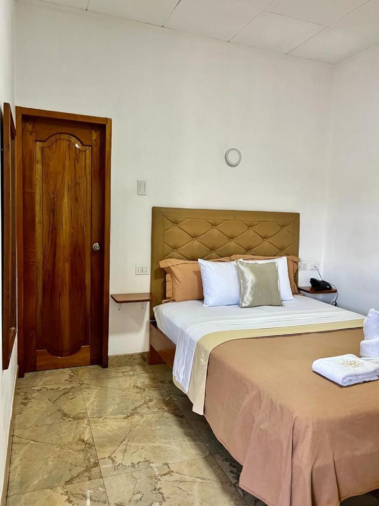 Fitzcarrald Hotel Iquitos Buitenkant foto